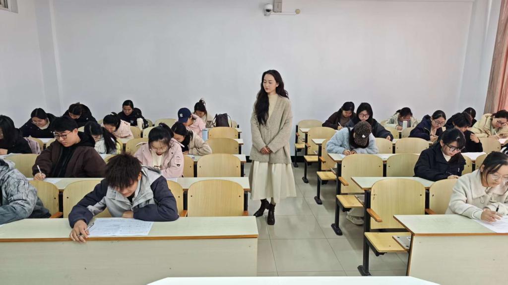 我院举行2025级校规校纪考试